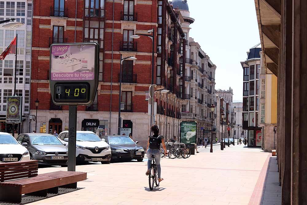 Fotos: Los burgaleses se refugian del calor en sombras y terrazas