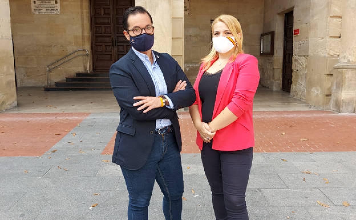 Sergio González Villanueva y Vanesa García Martínez, representantes de Ciudadanos en Miranda. 