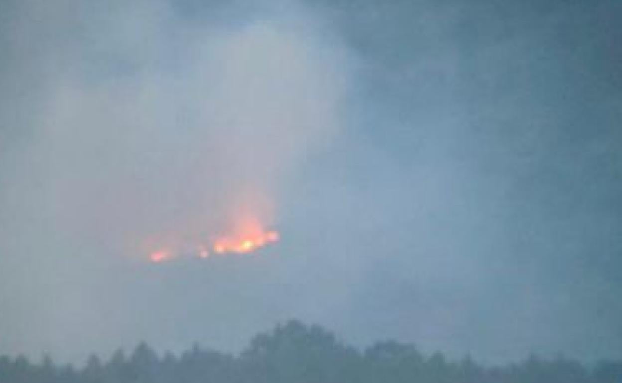 Imagen del incendio declarado en la noche del viernes. 