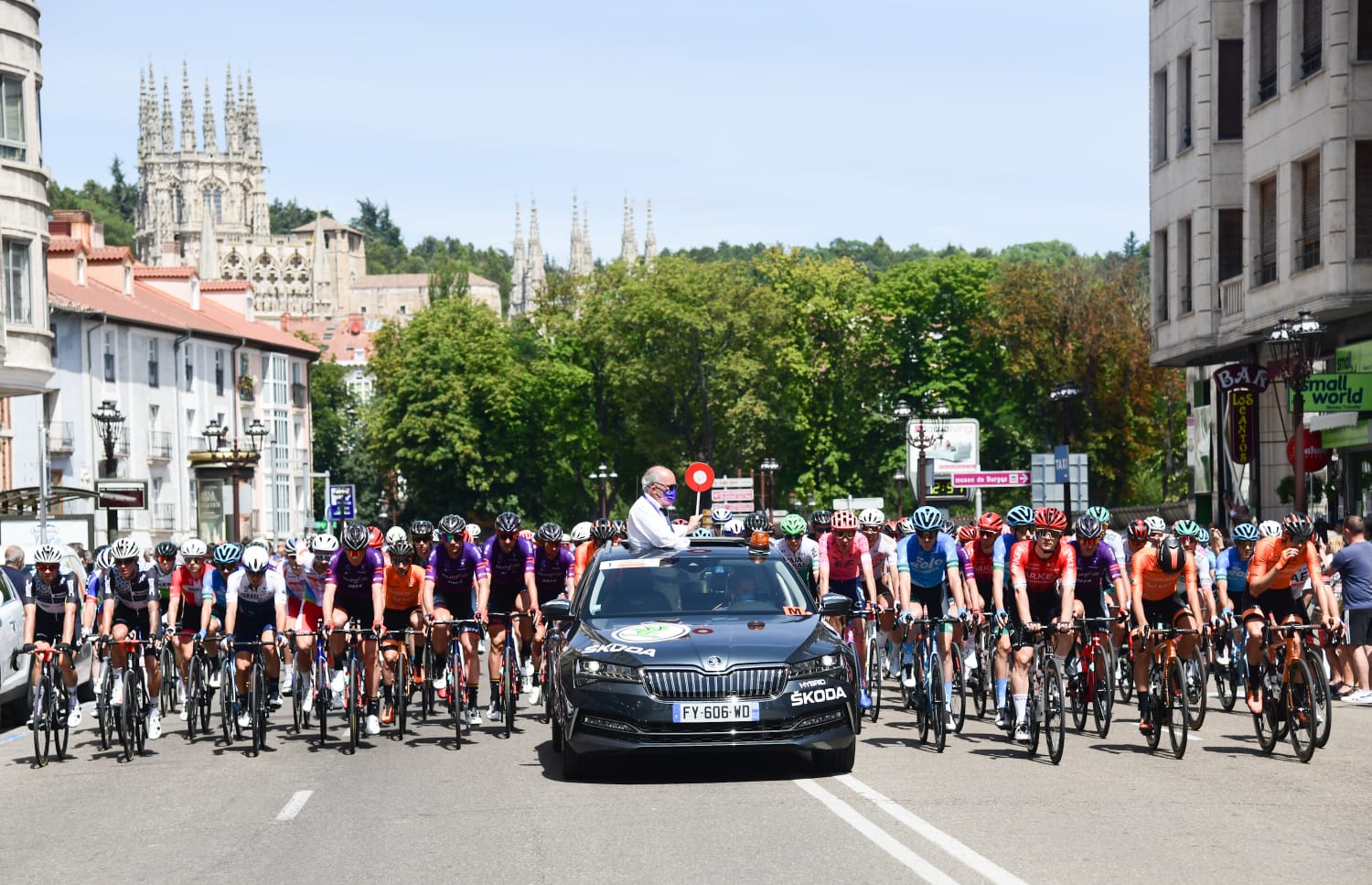 Fotos: Planckaert se enfunda el primer maillot morado de la Vuelta a Burgos