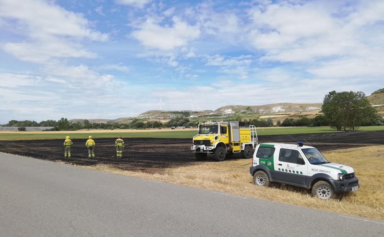 Un incendio en Pedrosa de Río Urbel calcina 1,64 hectáreas y da el susto en la Vuelta a Burgos