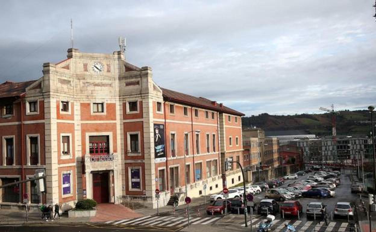 Hospital de Basurto, en Bilbao, donde fue trasladado el herido. 