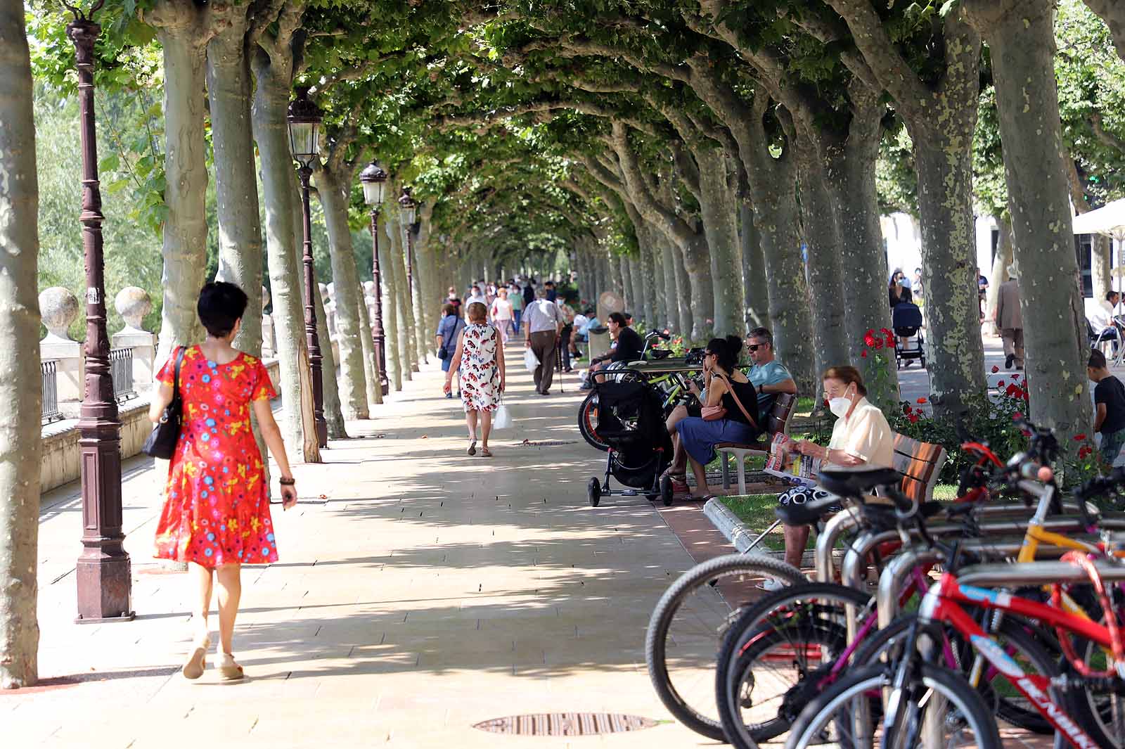 Las terrazas a la sombra han sido parada obligatoria para muchos. 