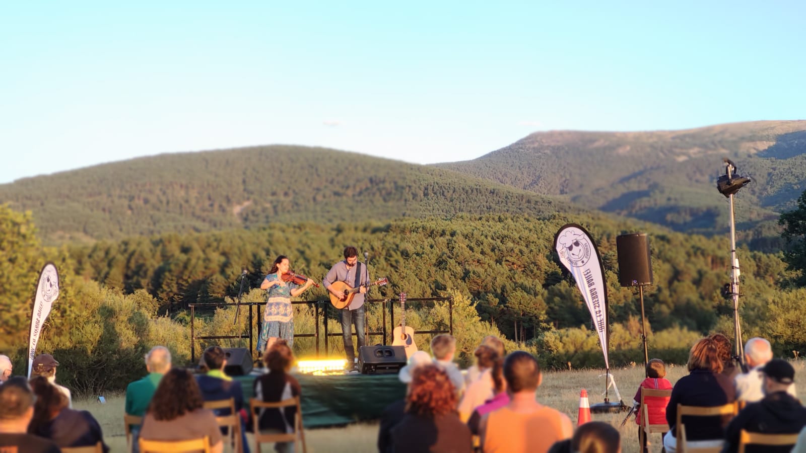 Concierto con vistas a la Sierra de la Demanda en Demandafolk. 