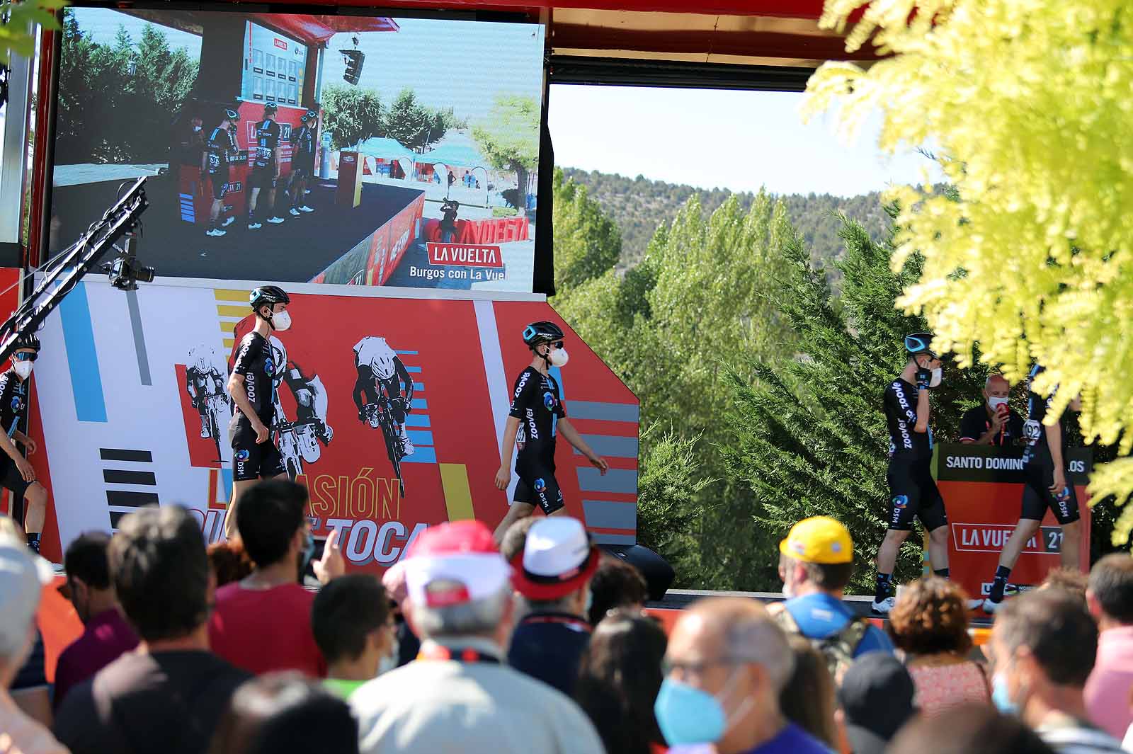 La localidad burgalesa disfruta con el inicio de una jornada marcada por la montaña.