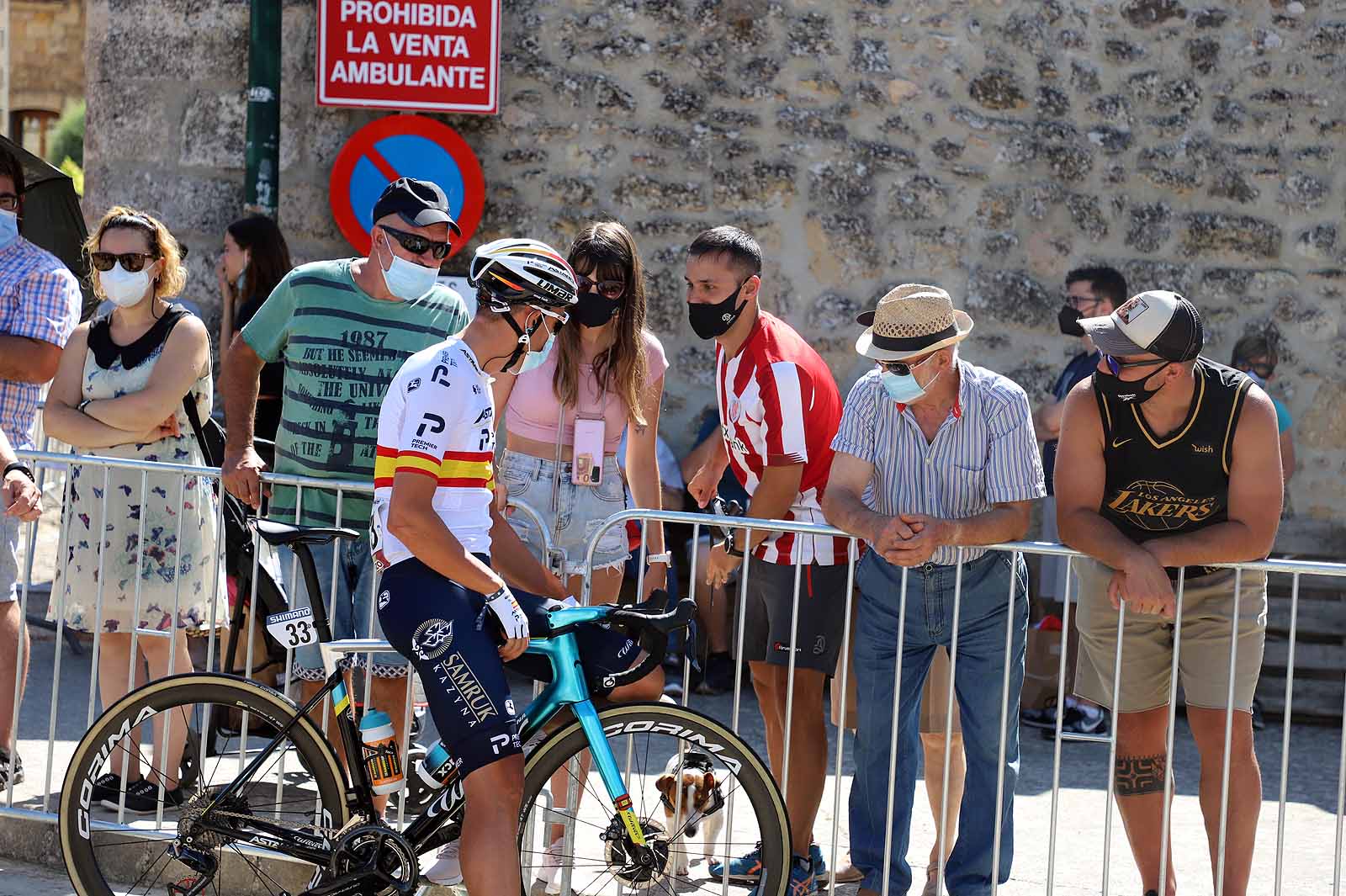 La localidad burgalesa disfruta con el inicio de una jornada marcada por la montaña.