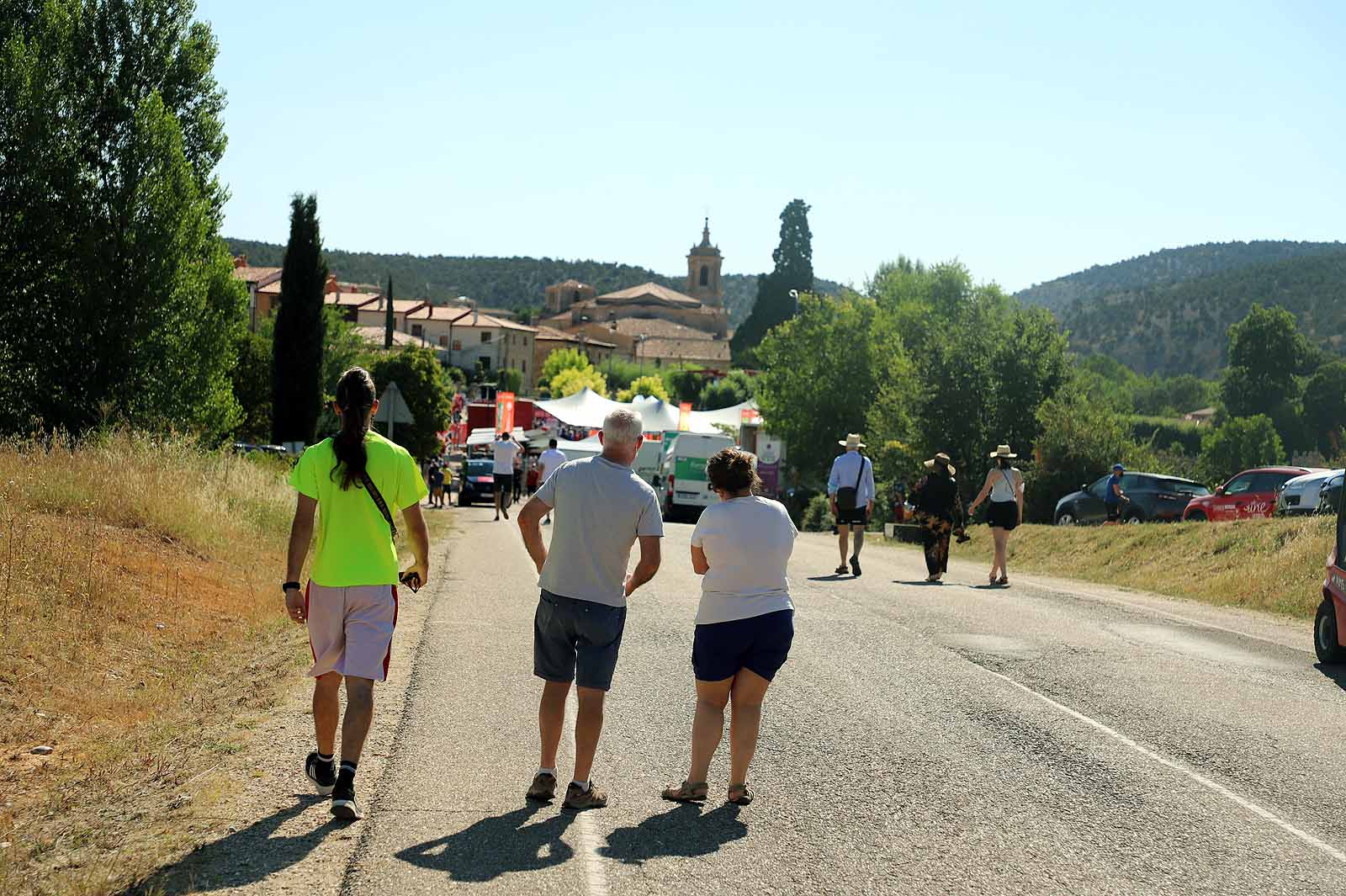 La localidad burgalesa disfruta con el inicio de una jornada marcada por la montaña.