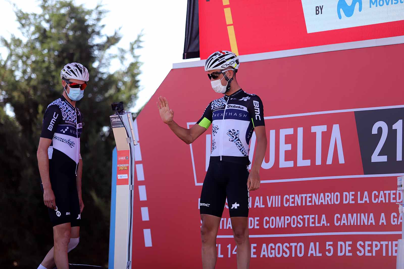 La localidad burgalesa disfruta con el inicio de una jornada marcada por la montaña.