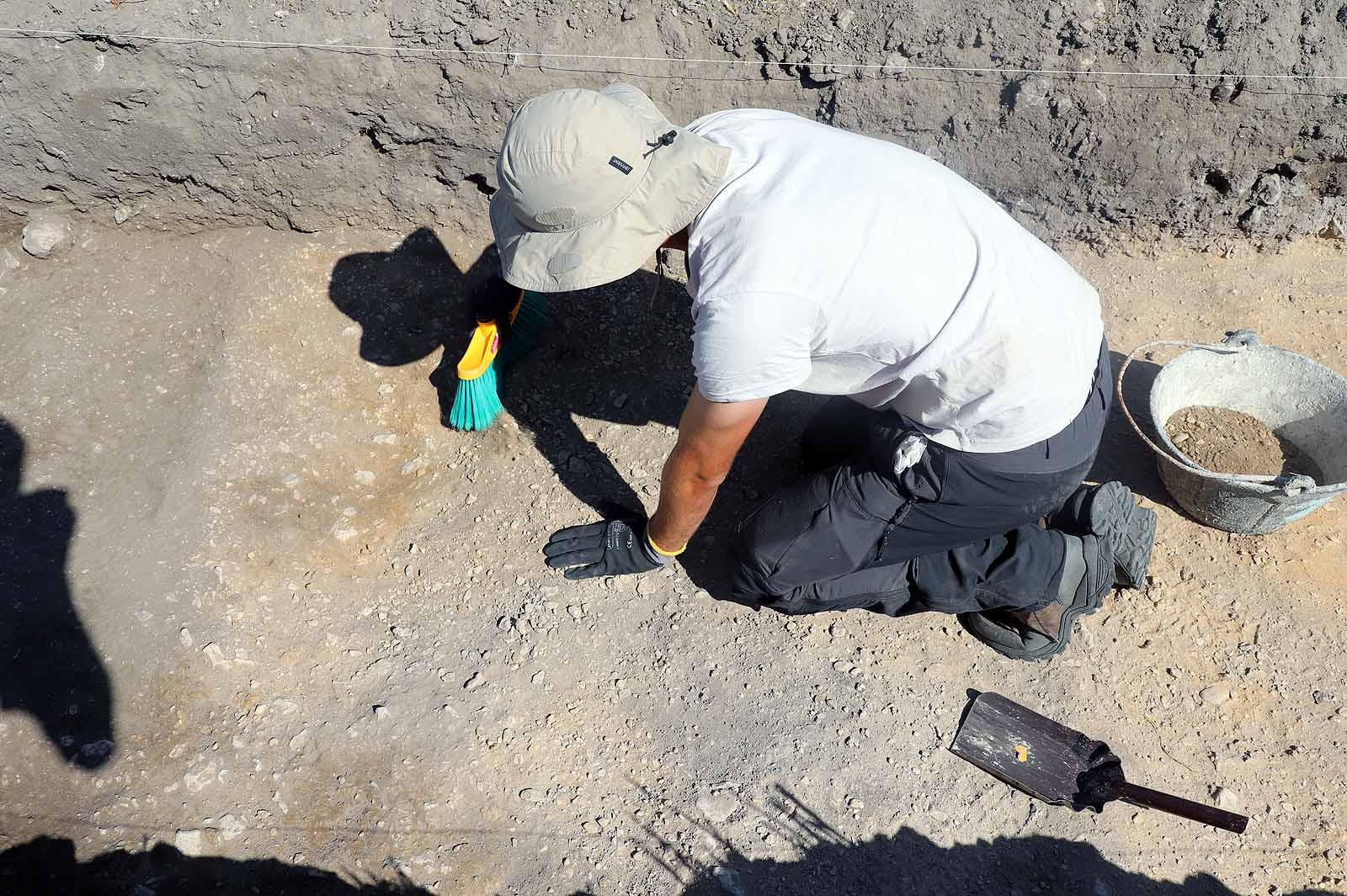 Un grupo de arqueólogos se traslada por quinto año para investigar un asedio romano.