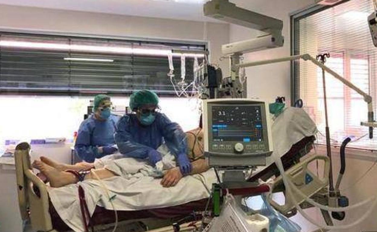 Unidad de pacientes críticos con covid.