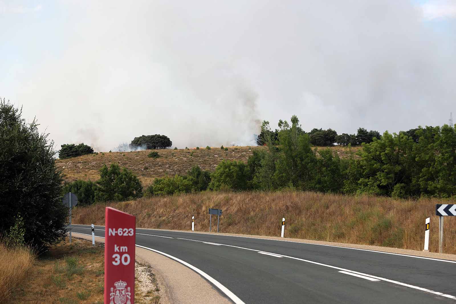 Un gran operativo trabaja desde primera hora de la tarde en incendio declarado en Masa.