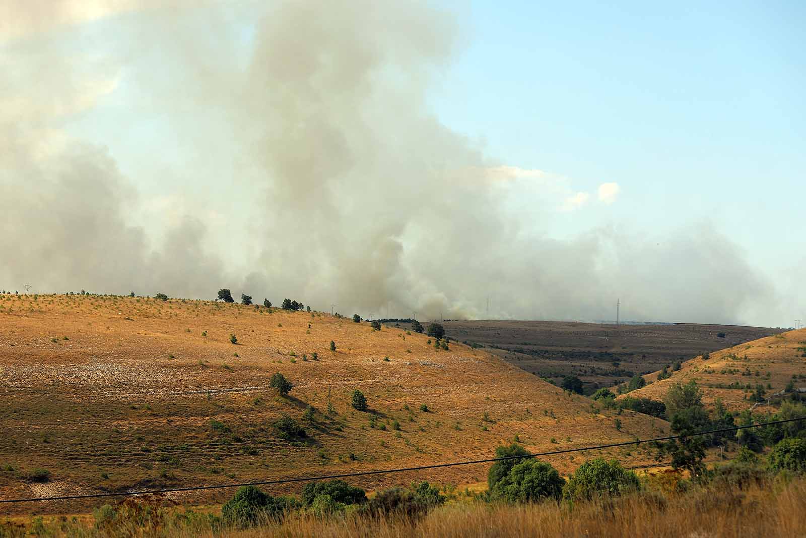 Un gran operativo trabaja desde primera hora de la tarde en incendio declarado en Masa.