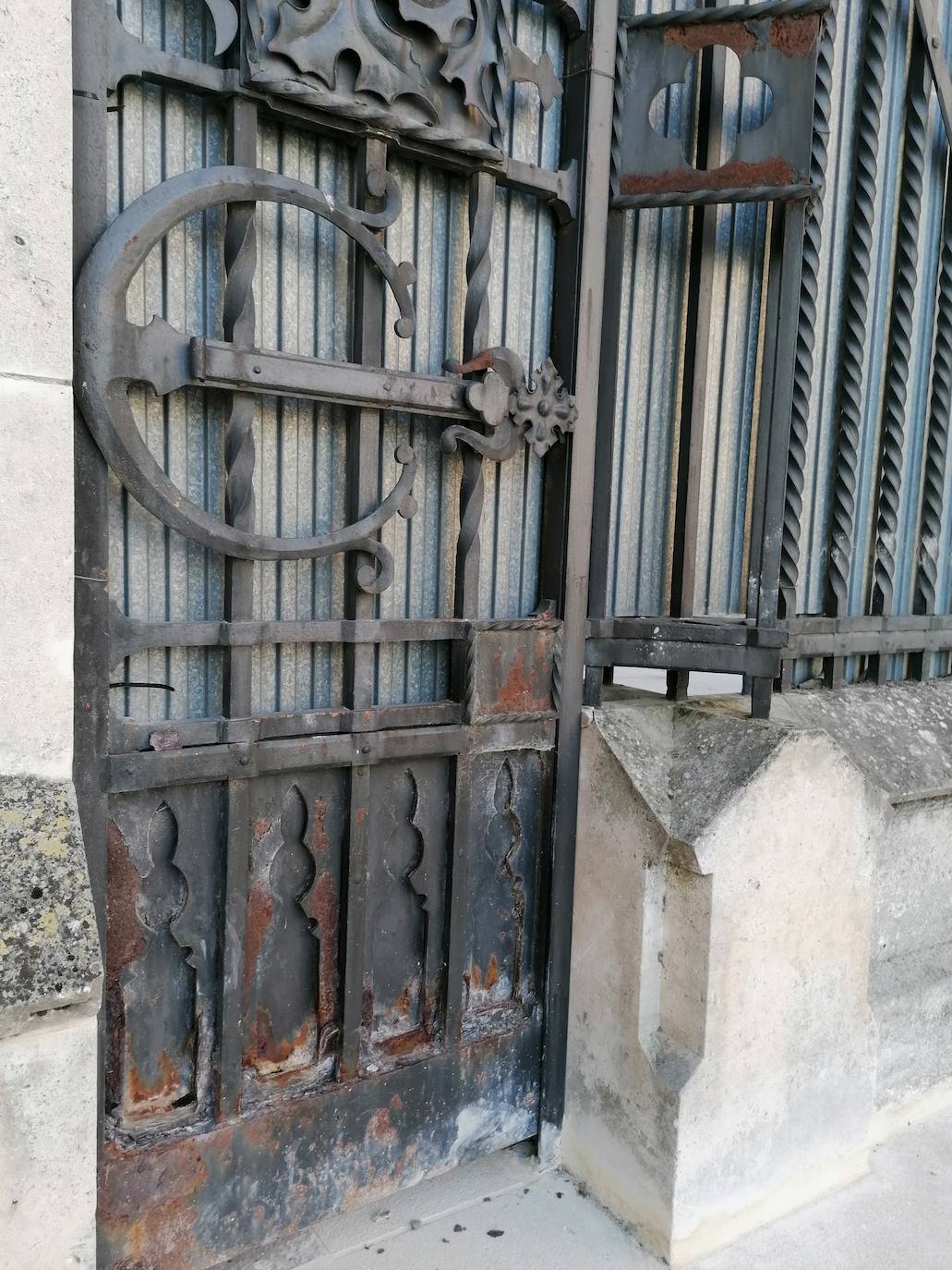 Fotos: Desperfectos y pintadas en la Catedral de Burgos