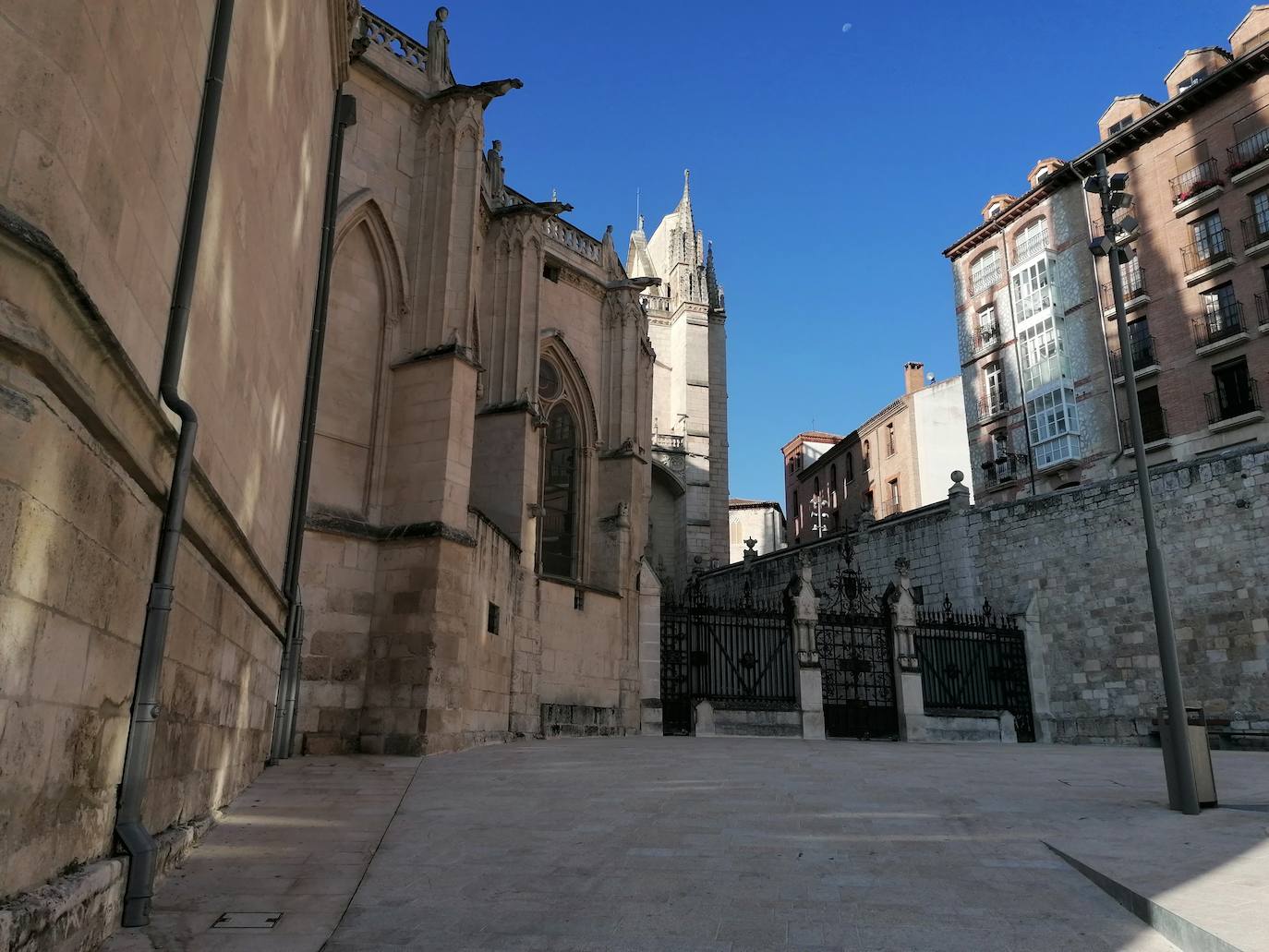 Fotos: Desperfectos y pintadas en la Catedral de Burgos