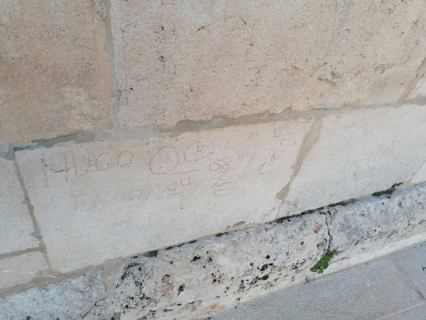 Fotos: Desperfectos y pintadas en la Catedral de Burgos