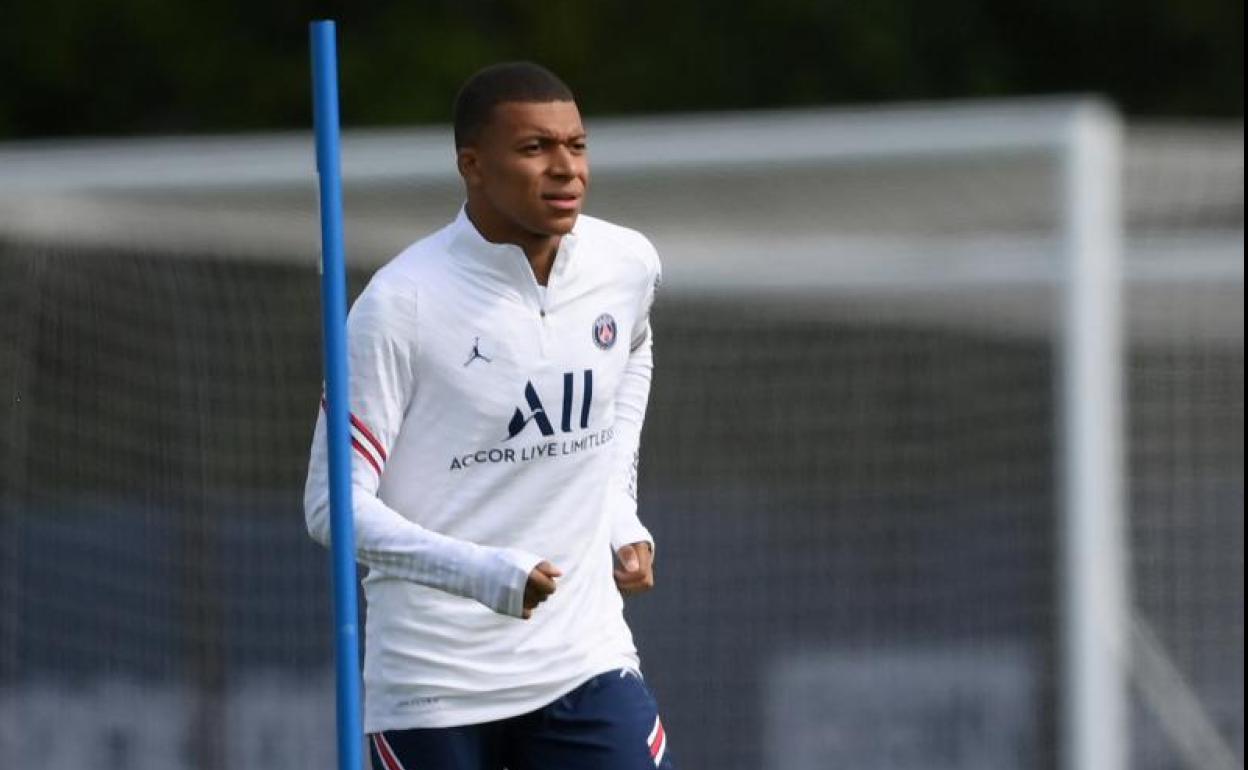 Kylian Mbappé, durante un entrenamiento con el PSG.