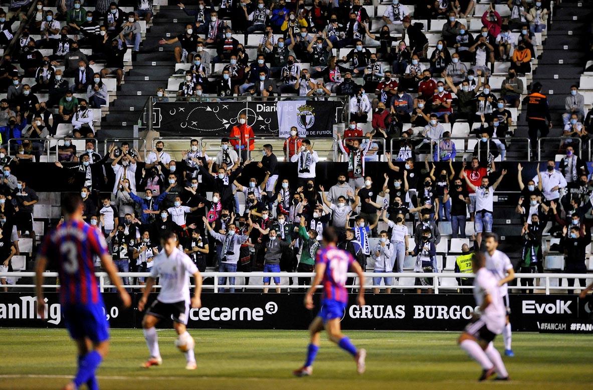 Fotos: Imágenes del Burgos CF - Eibar en El Plantío