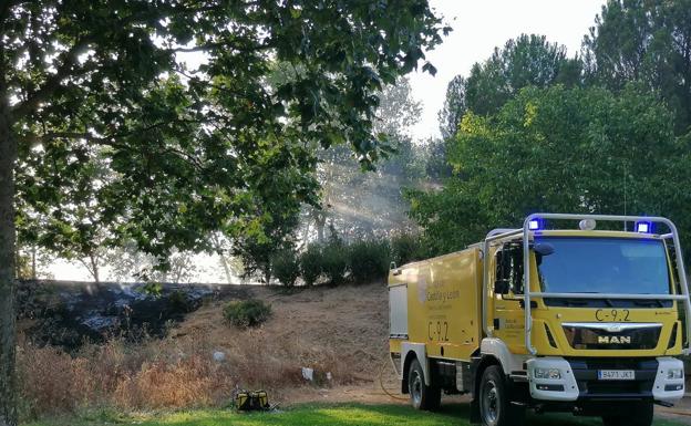 Sofocan un incendio que amenazaba la zona de la Universidad de Burgos