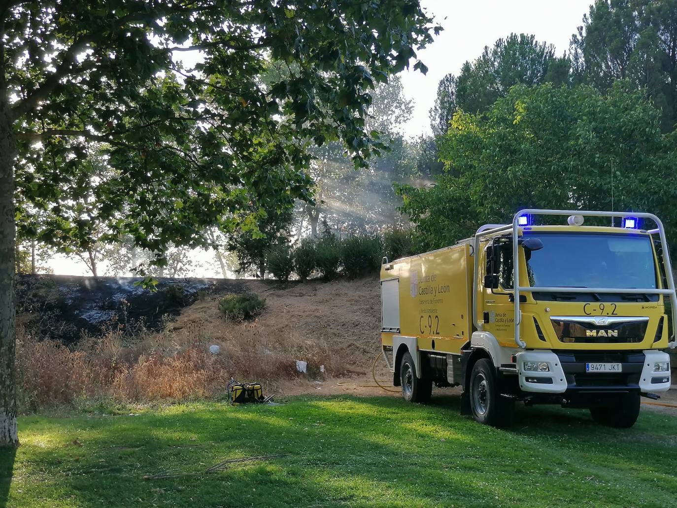 Fotos: Los bomberos intervien en un incendio en la zona de la Universidad de Burgos