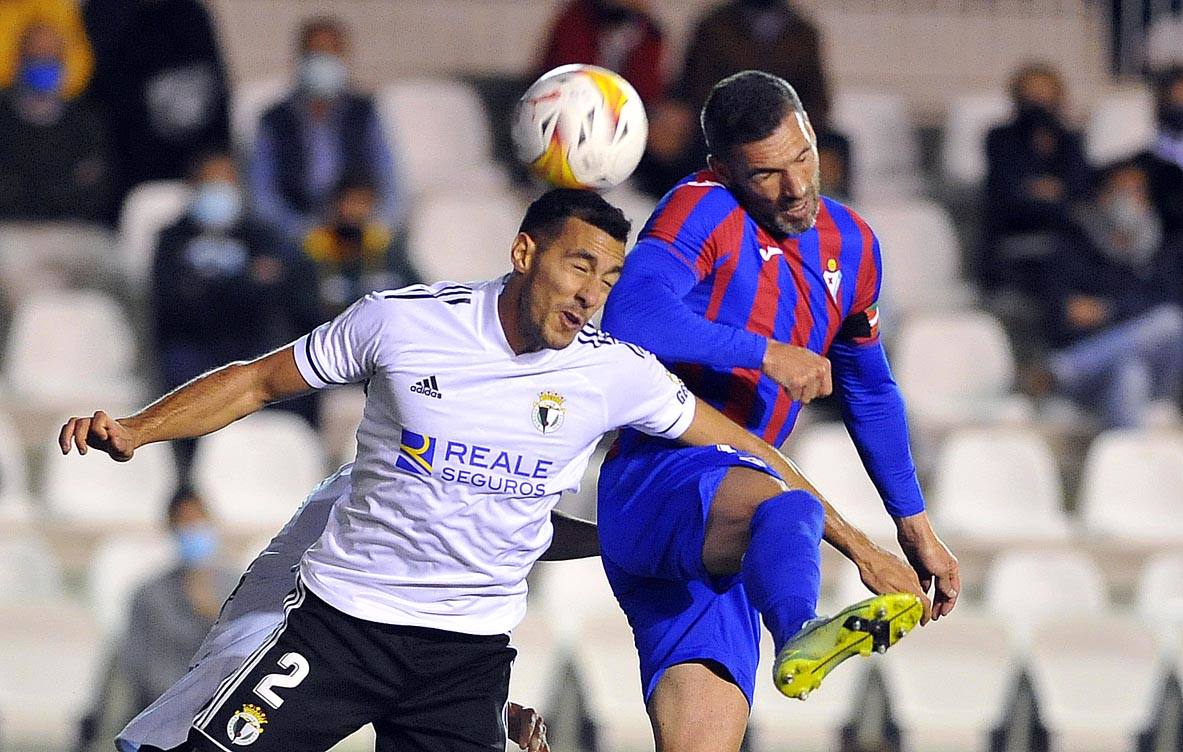 Fotos: Imágenes del Burgos CF - Eibar en El Plantío