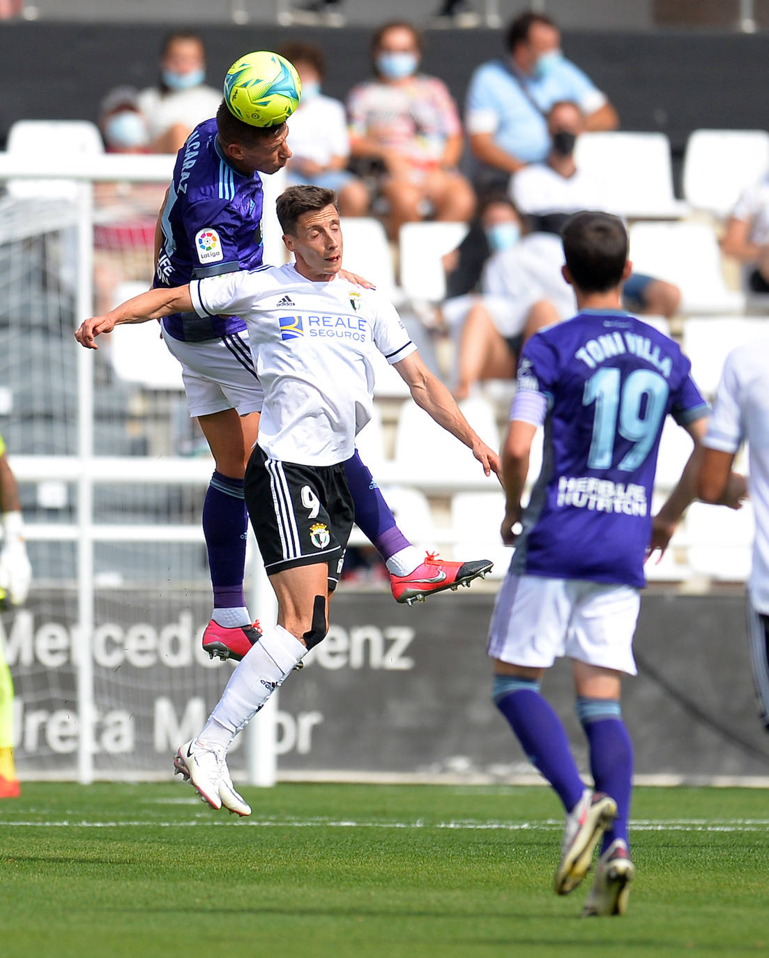 Fotos: El Burgos CF golea al Real Valladolid