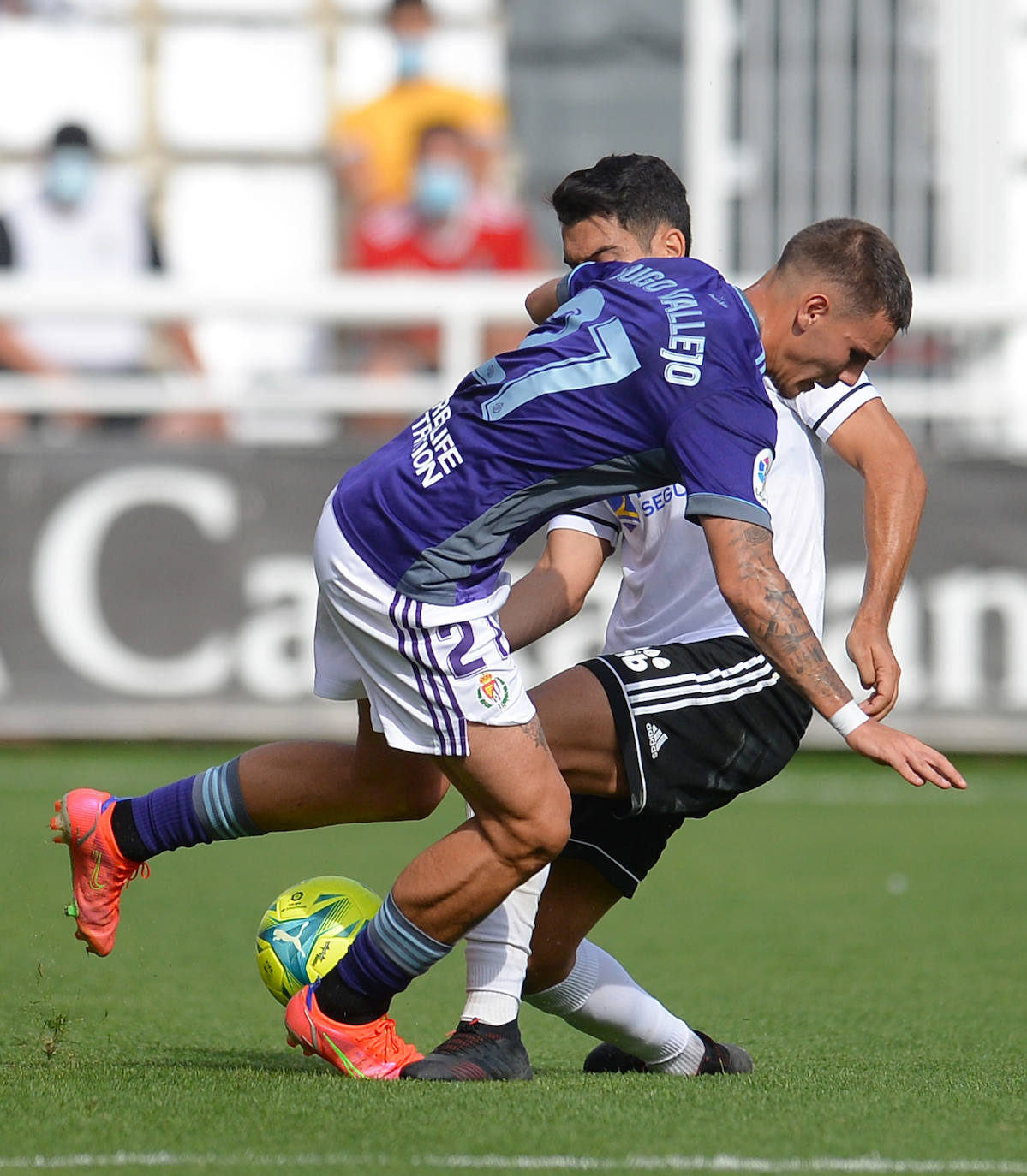 Fotos: El Burgos CF golea al Real Valladolid