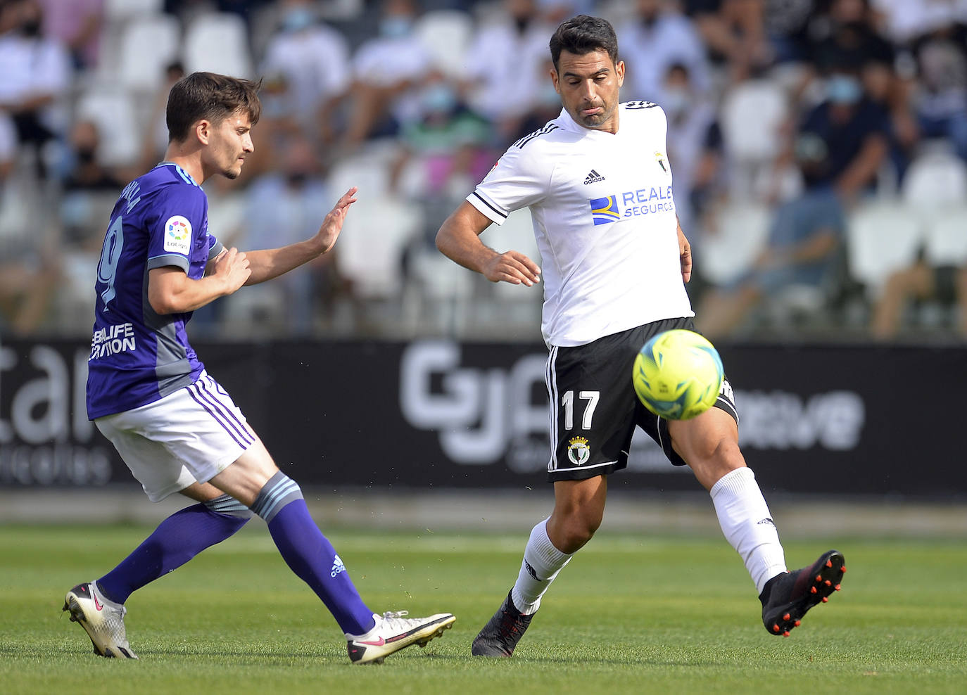 Fotos: El Burgos CF golea al Real Valladolid