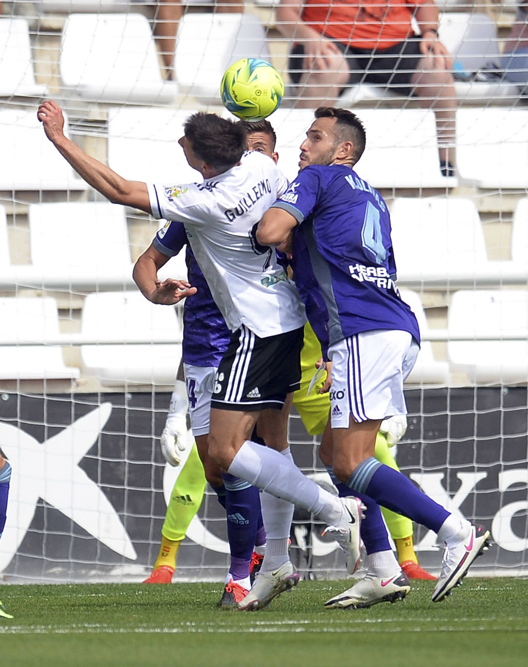 Fotos: El Burgos CF golea al Real Valladolid