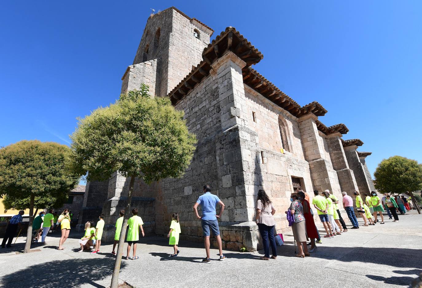 Abrazo a la iglesia de Mazuela. 