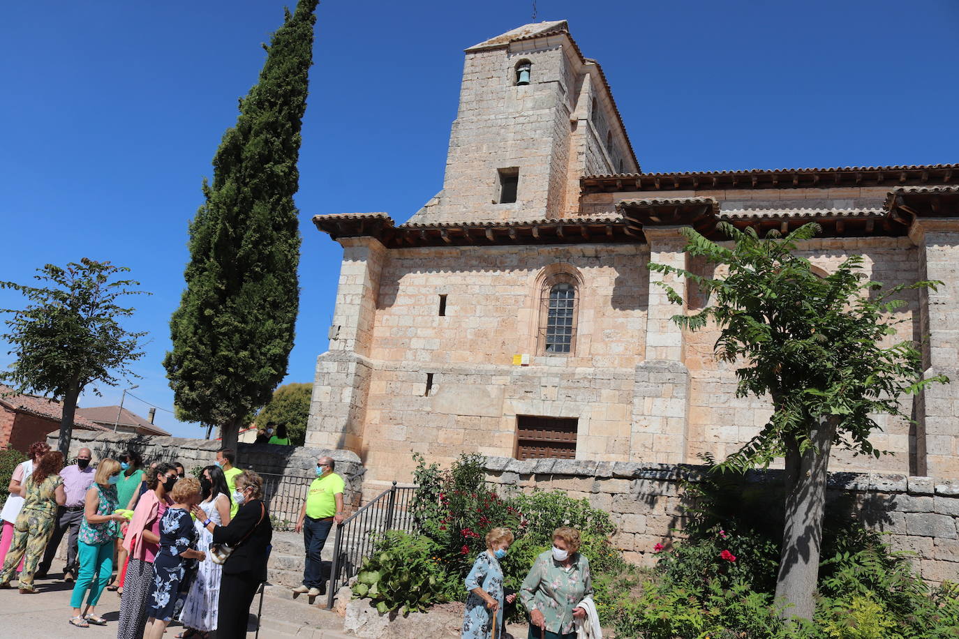 Abrazo a la iglesia de Mazuela. 