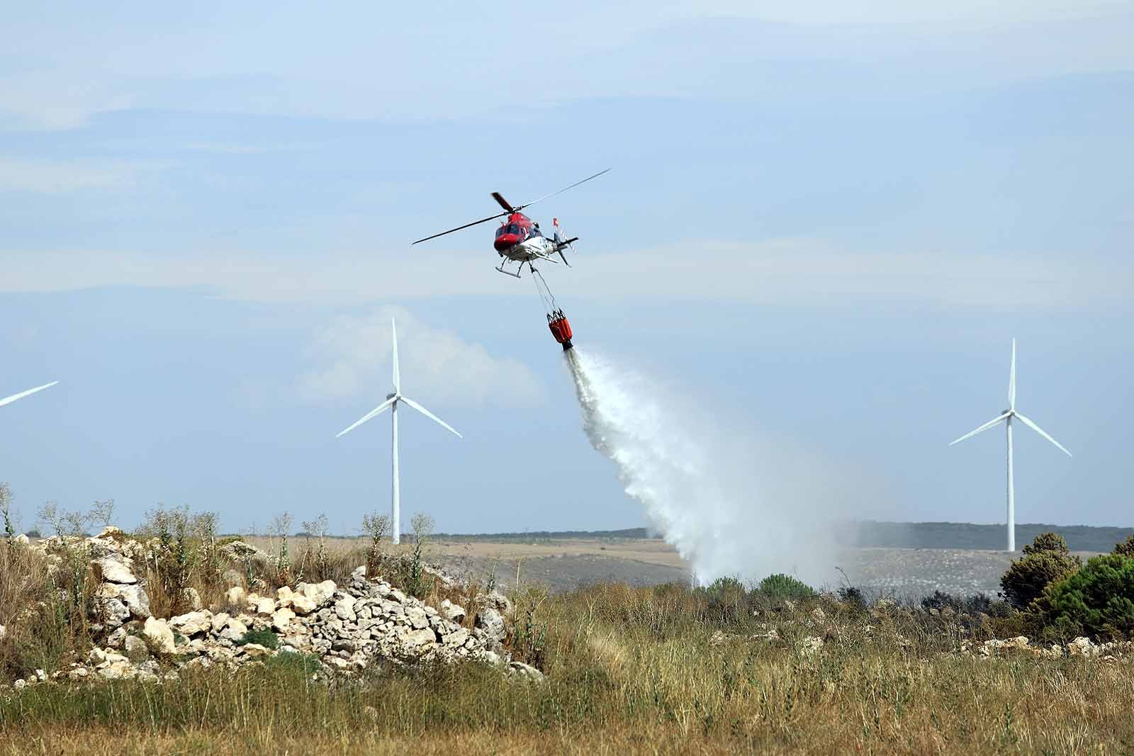 Fotos: Incendio en el parque eólico de Valle de Santibáñez