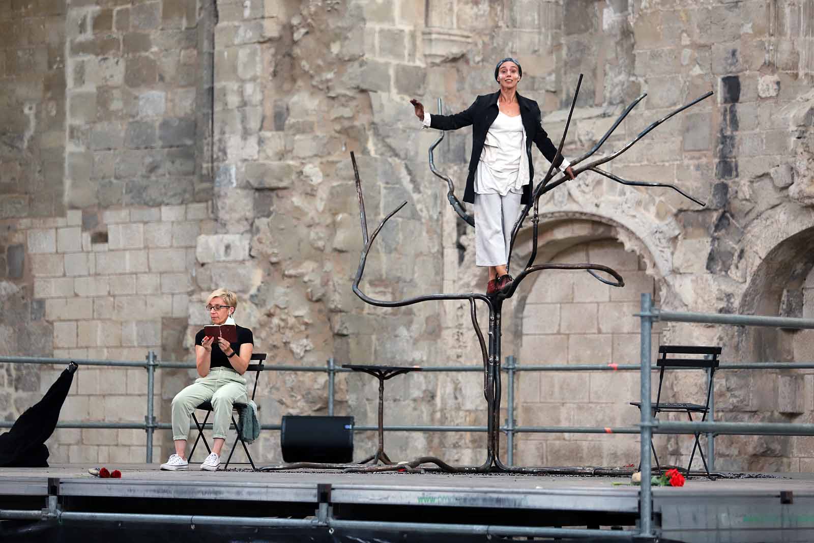 Circo, danza y teatro ya están en Burgos en una nueva edición del festival.