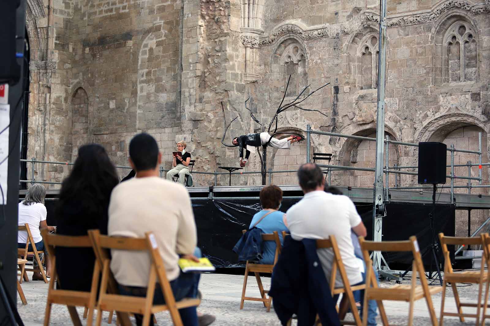 Circo, danza y teatro ya están en Burgos en una nueva edición del festival.