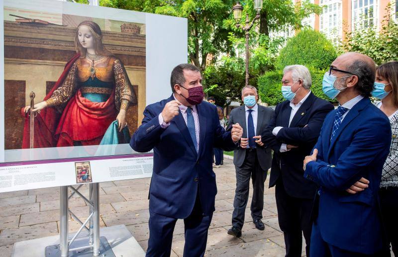 50 recreaciones del museo se exhiben en el corazón de la capital.