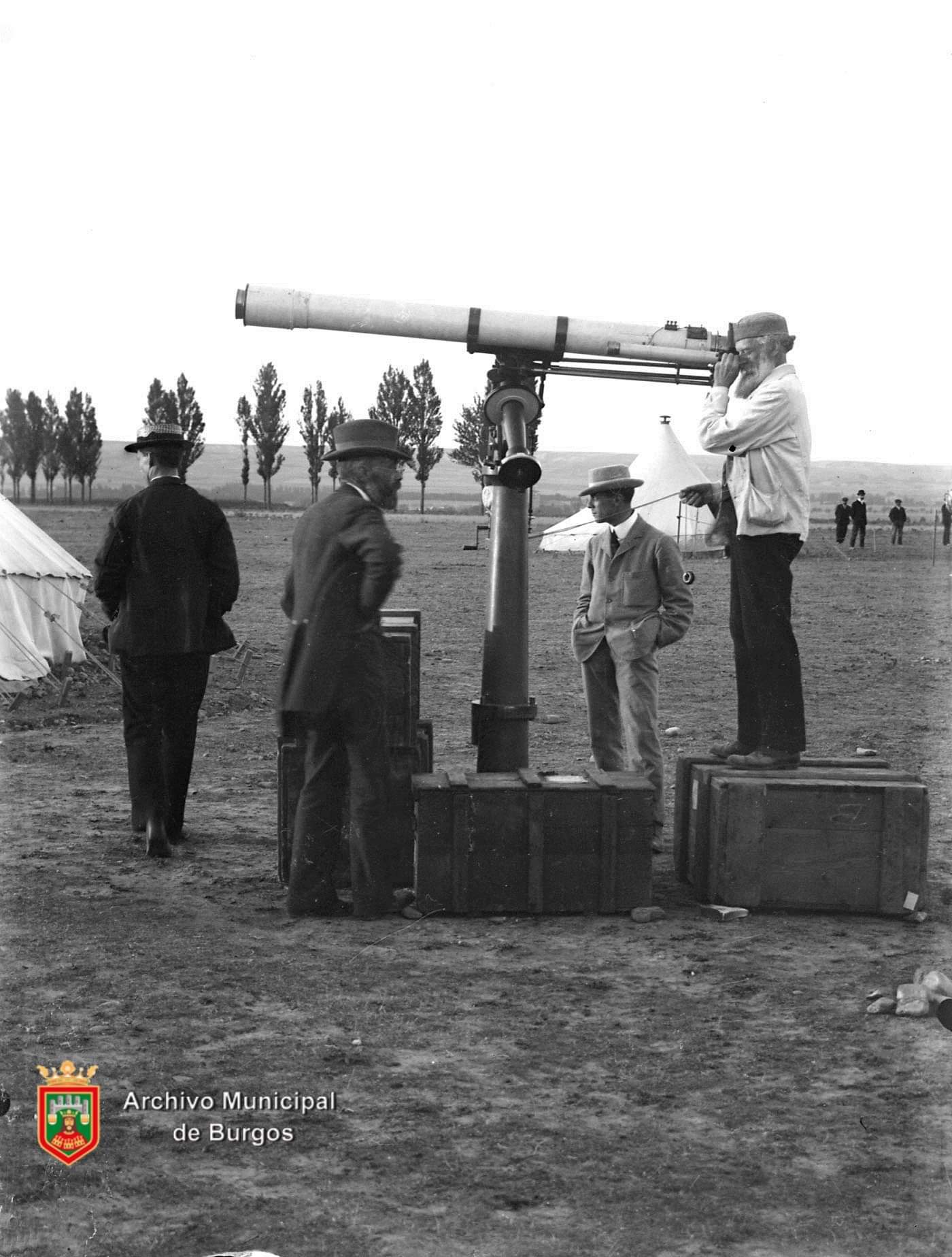 El eclipse solar fue fotografiado por numerosos astrónomos y aficionados. 