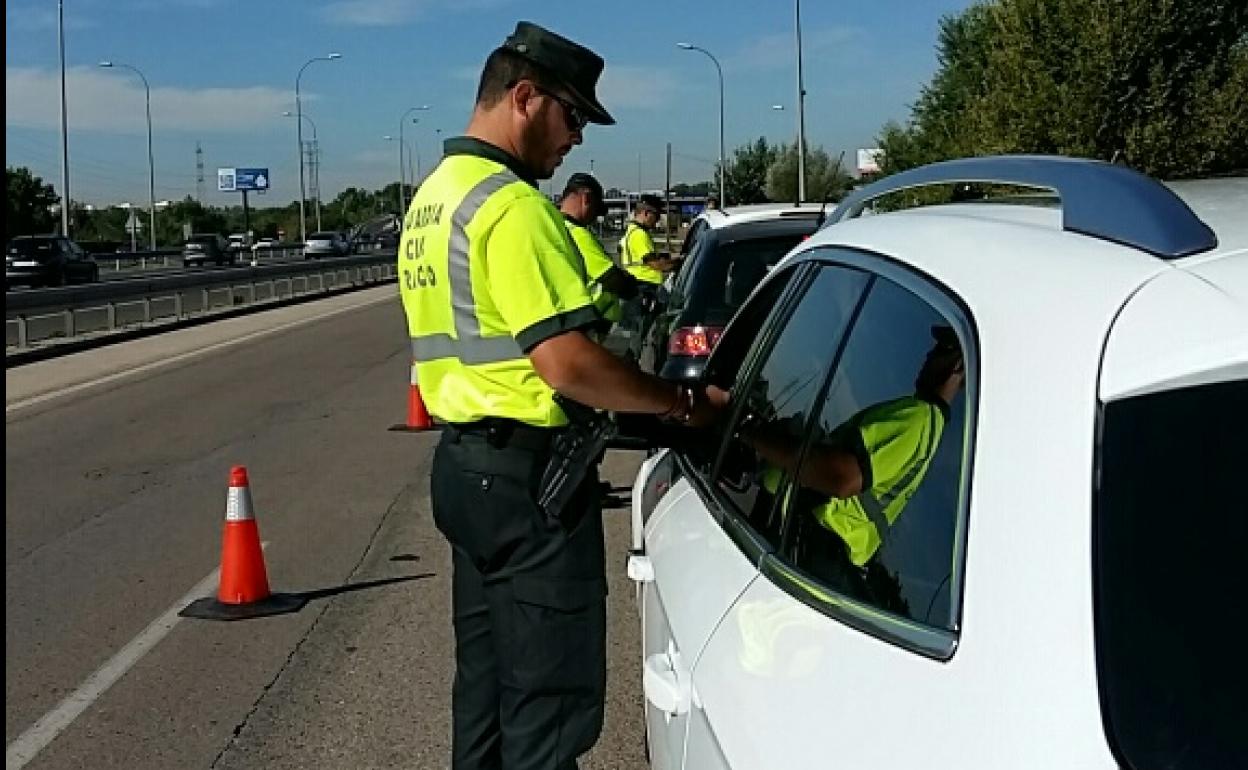 Control de la Agrupación de Tráfico de la Guardia Civil.