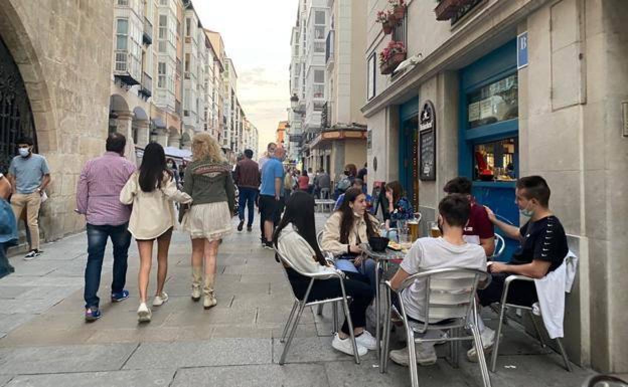 Terrazas en la Calle Paloma de Burgos.