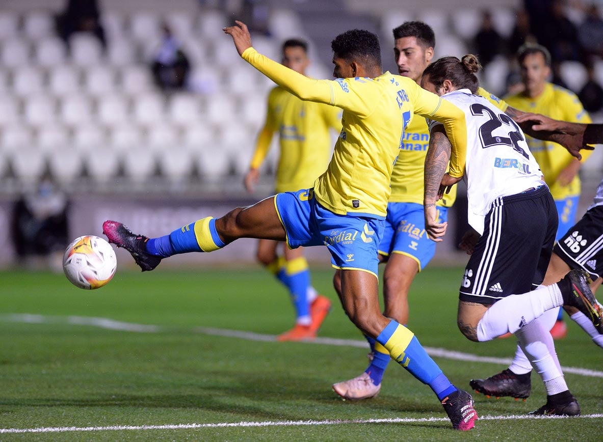 Fotos: El Burgos CF suma un empate frente a Las Palmas