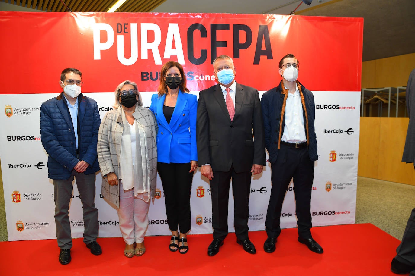 Los concejales de Ciudadanos Miguel Balbás, Rosa Niño y Julio Rodríguez-Vigil, el vicepresidente de la Diputación, Lorenzo Rodríguez, y la consejera de Empleo e Industria, Ana Carlota Amigo.