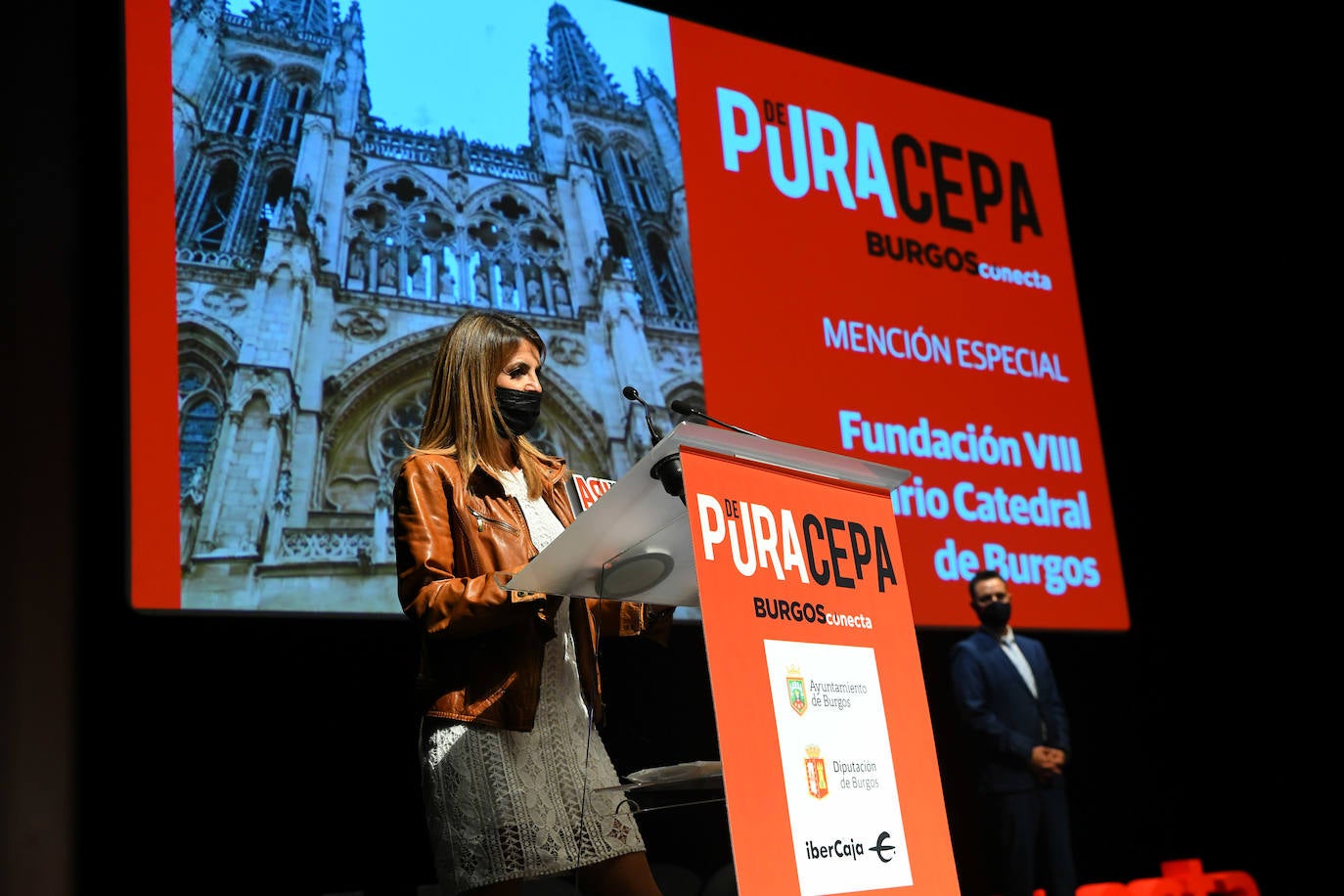 Los premiados posan con su galardón De Pura Cepa.