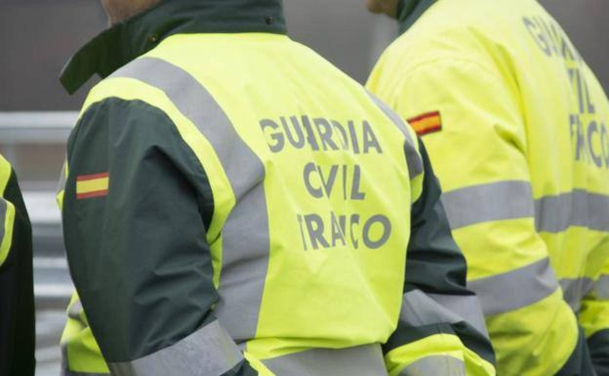 Investigan por positivo en alcoholemia al conductor de un tractor que chocó contra un turismo en Aranda.