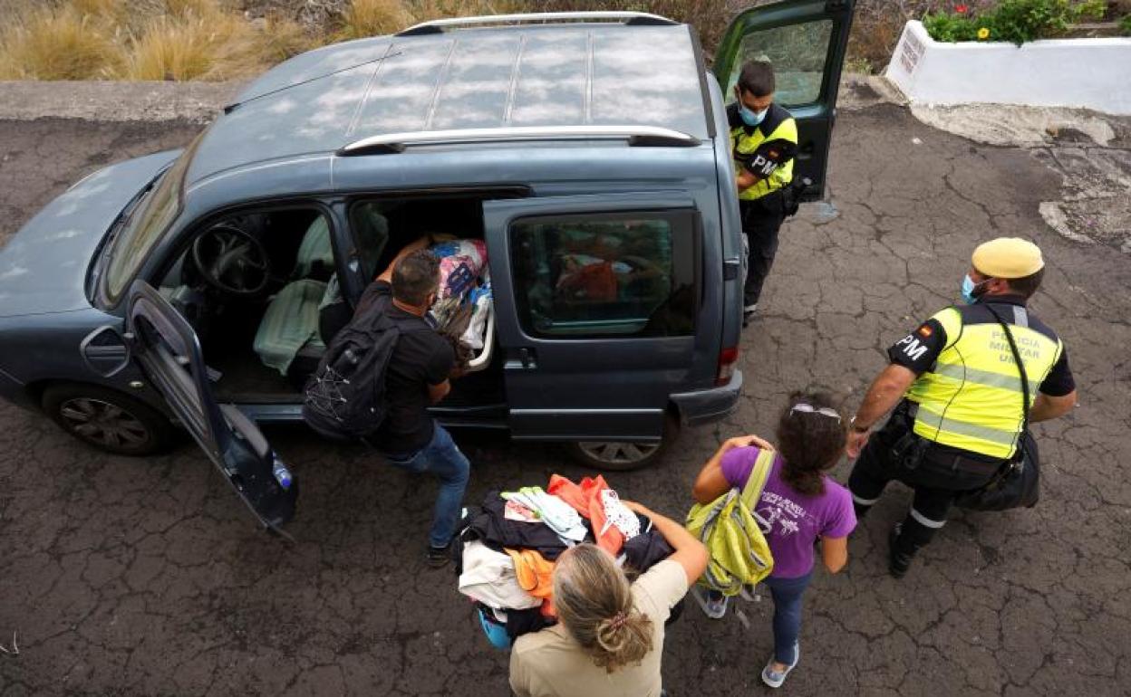 La lava ya ha entrado en el pueblo de Todoque, una localidad, ya desalojada, de unos 1.200 habitantes