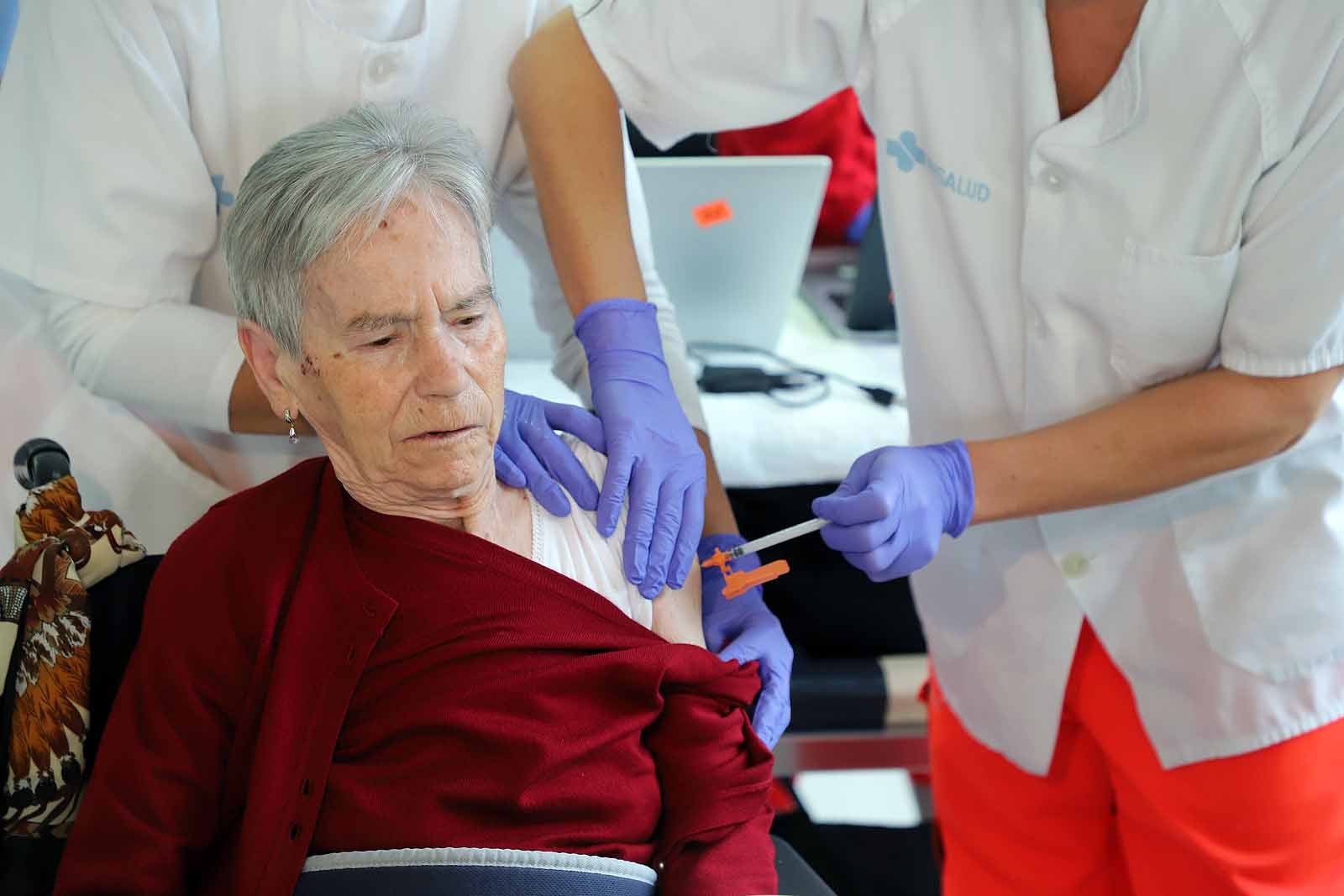 Atención Primaria inicia la vacunación de refuerzo en la residencia de adultos asistidos Fuentes Blancas de la Diputación de Burgos.