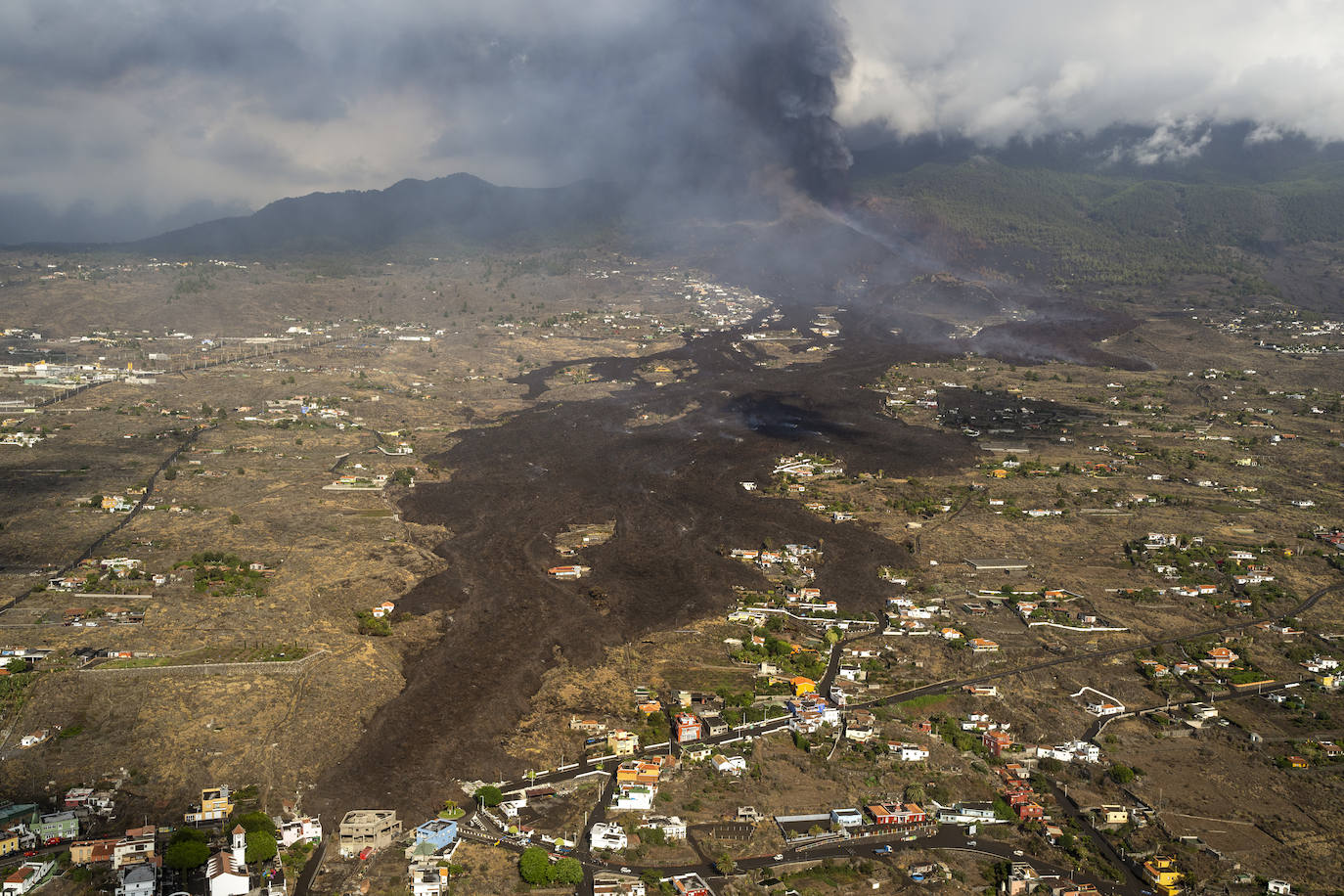 Imagen aérea de la colada de lava.