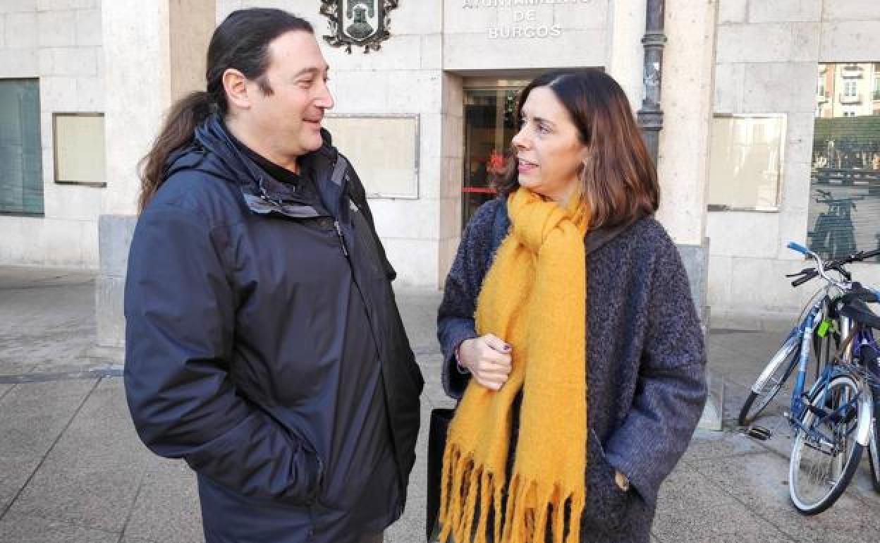 Israel Hernando y Margarita Arroyo, concejales de Podemos en Burgos. 