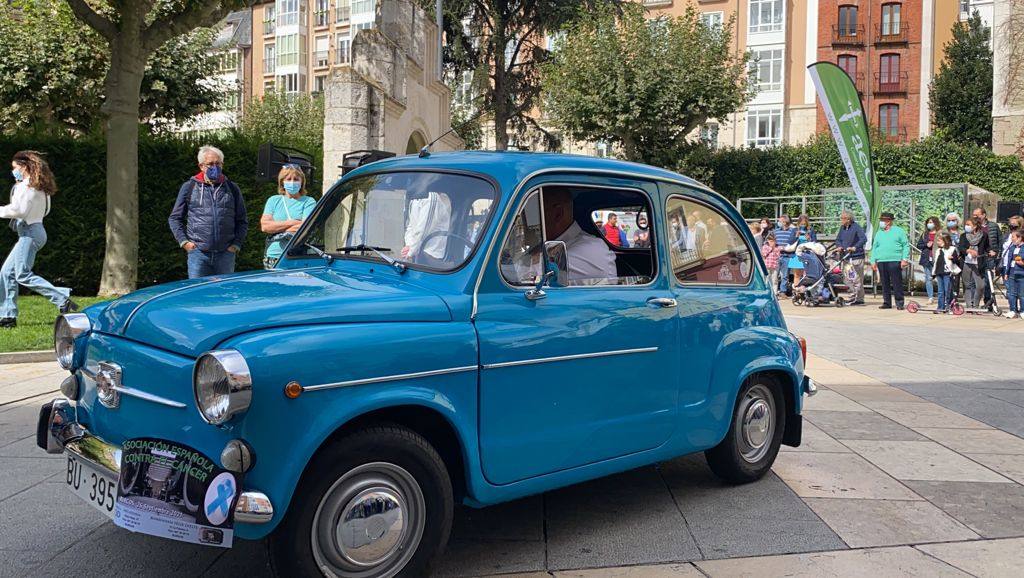 Fotos: Burgos se llena de coches clásicos en favor de la AECC