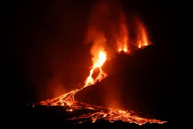 La lava del volcán fluye ahora a más velocidad al tratarse de magma líquida.