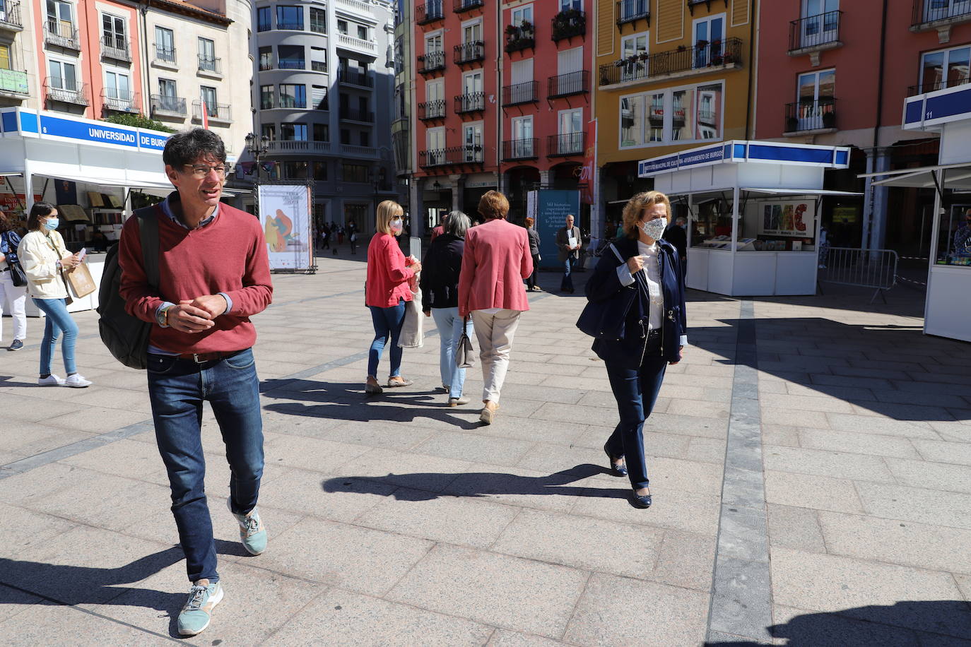 Fotos: La Feria del Libro de Burgos abre sus puertas en la Plaza Mayor