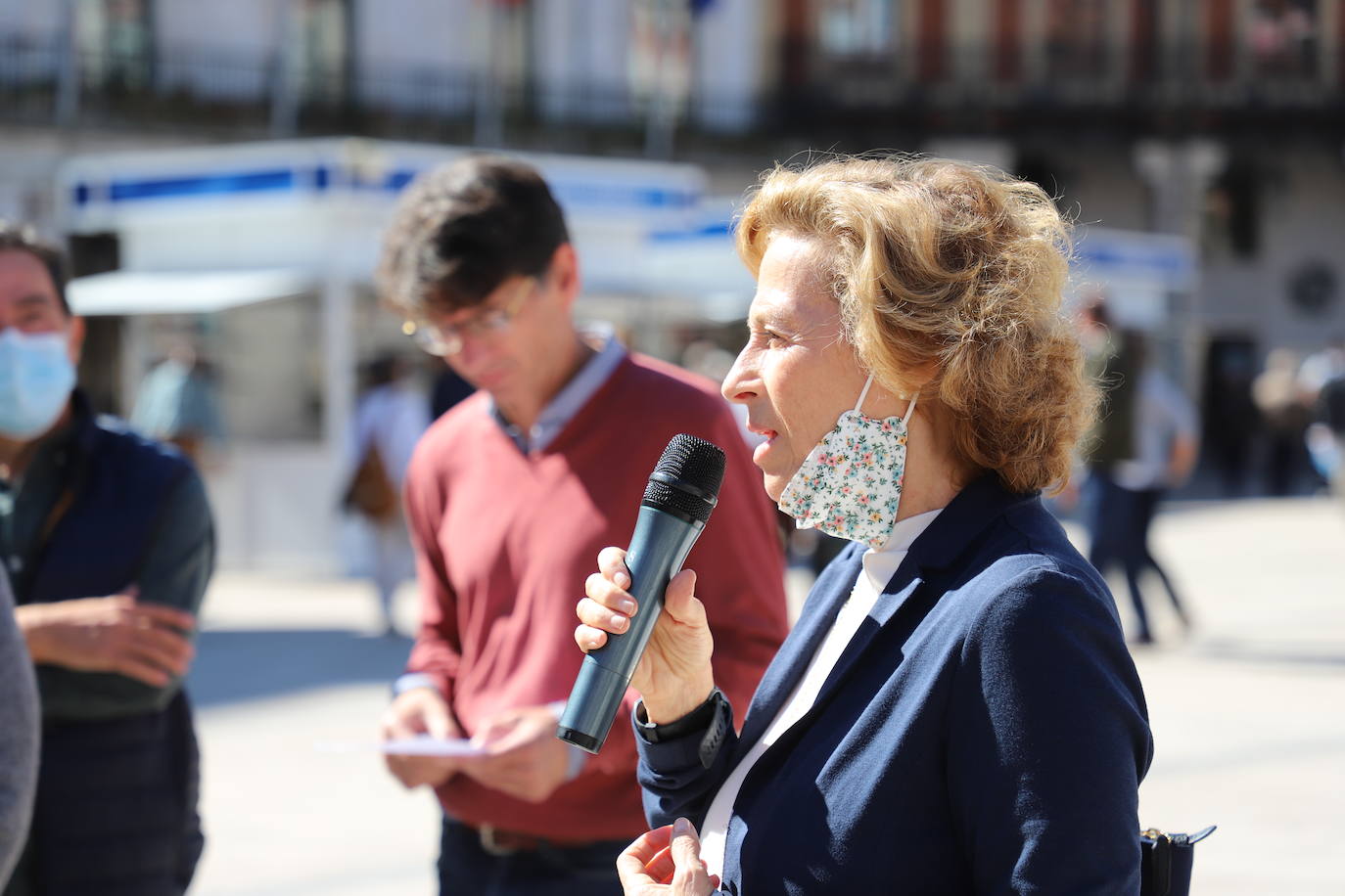 Fotos: La Feria del Libro de Burgos abre sus puertas en la Plaza Mayor