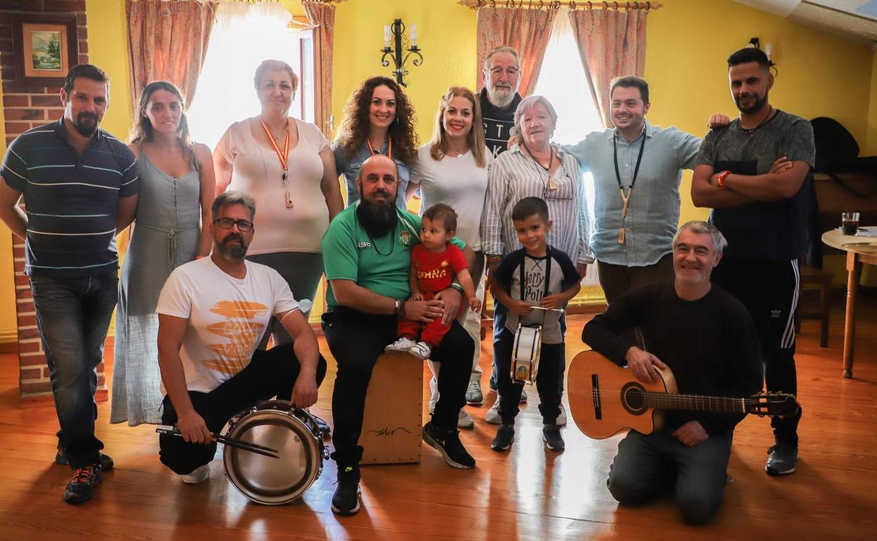 El grupo de chirigoteros que se abre paso en Burgos.